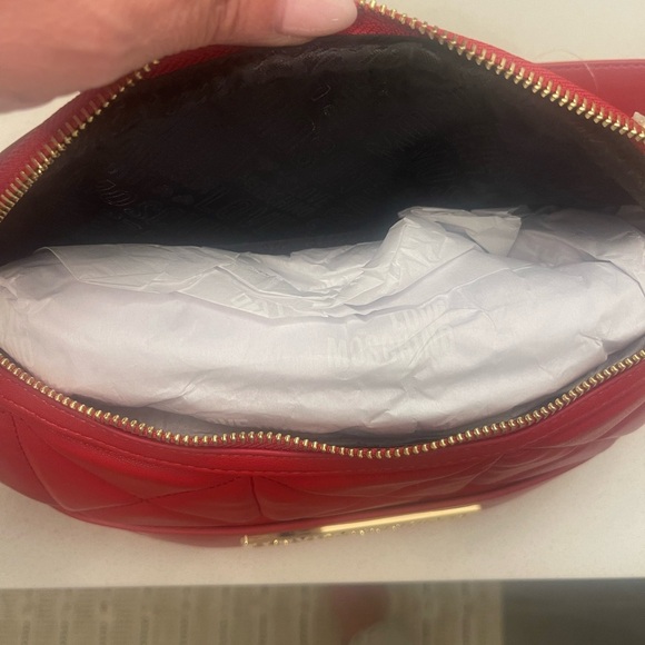 LOVE MOSCHINO SLING RED BAG!!! Gold details. ZIP close. New tags!!!! - Picture 6 of 6